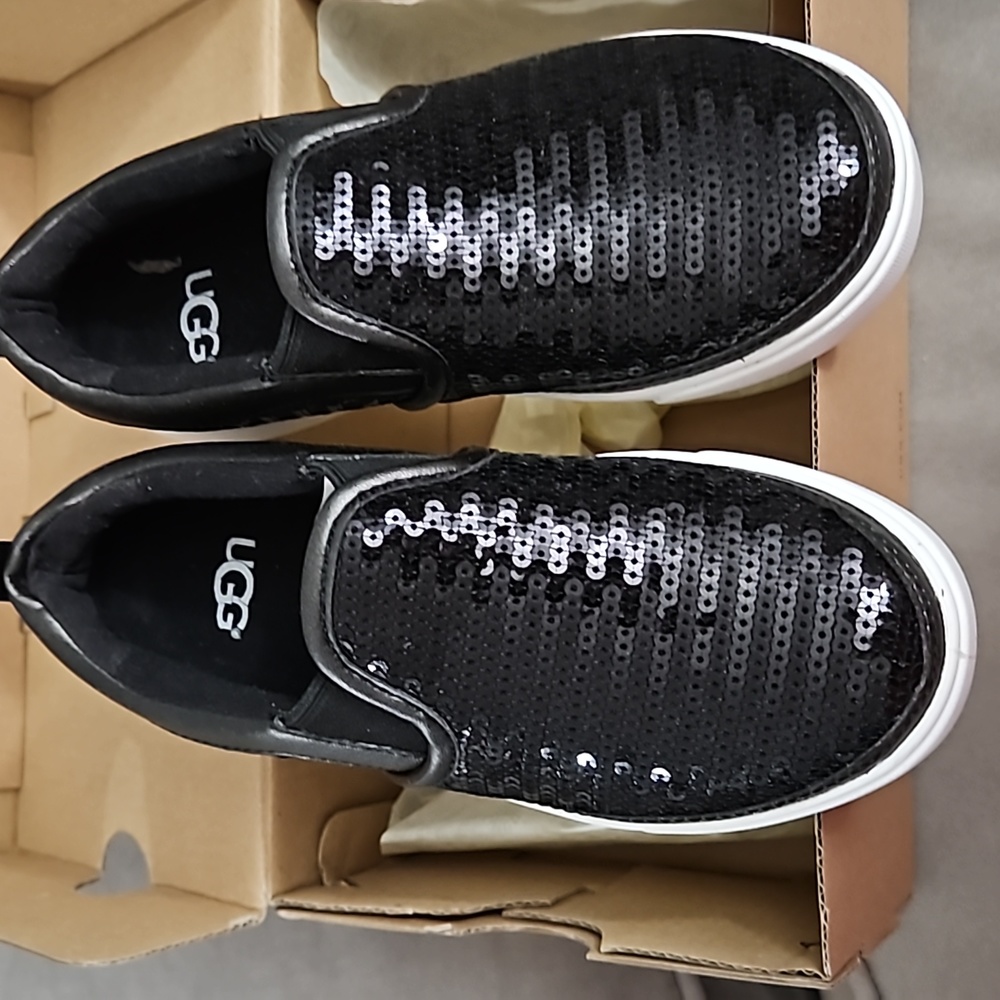 Girls sneakers